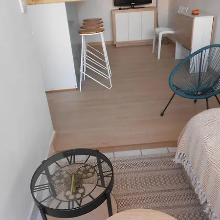 A La Apartment *